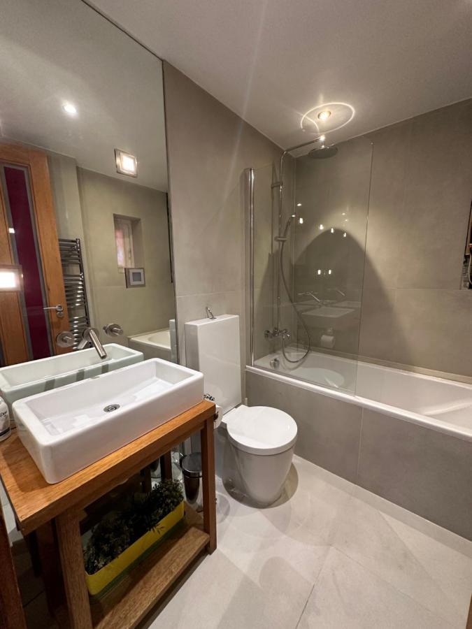 Luxury 2 Double Bedroom Flat - Kensington Лондон Екстериор снимка