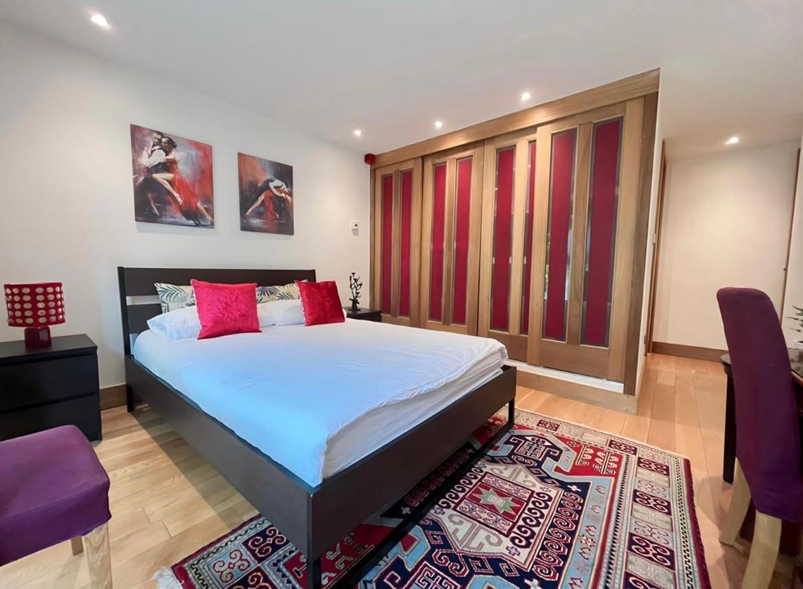 Luxury 2 Double Bedroom Flat - Kensington Лондон Екстериор снимка