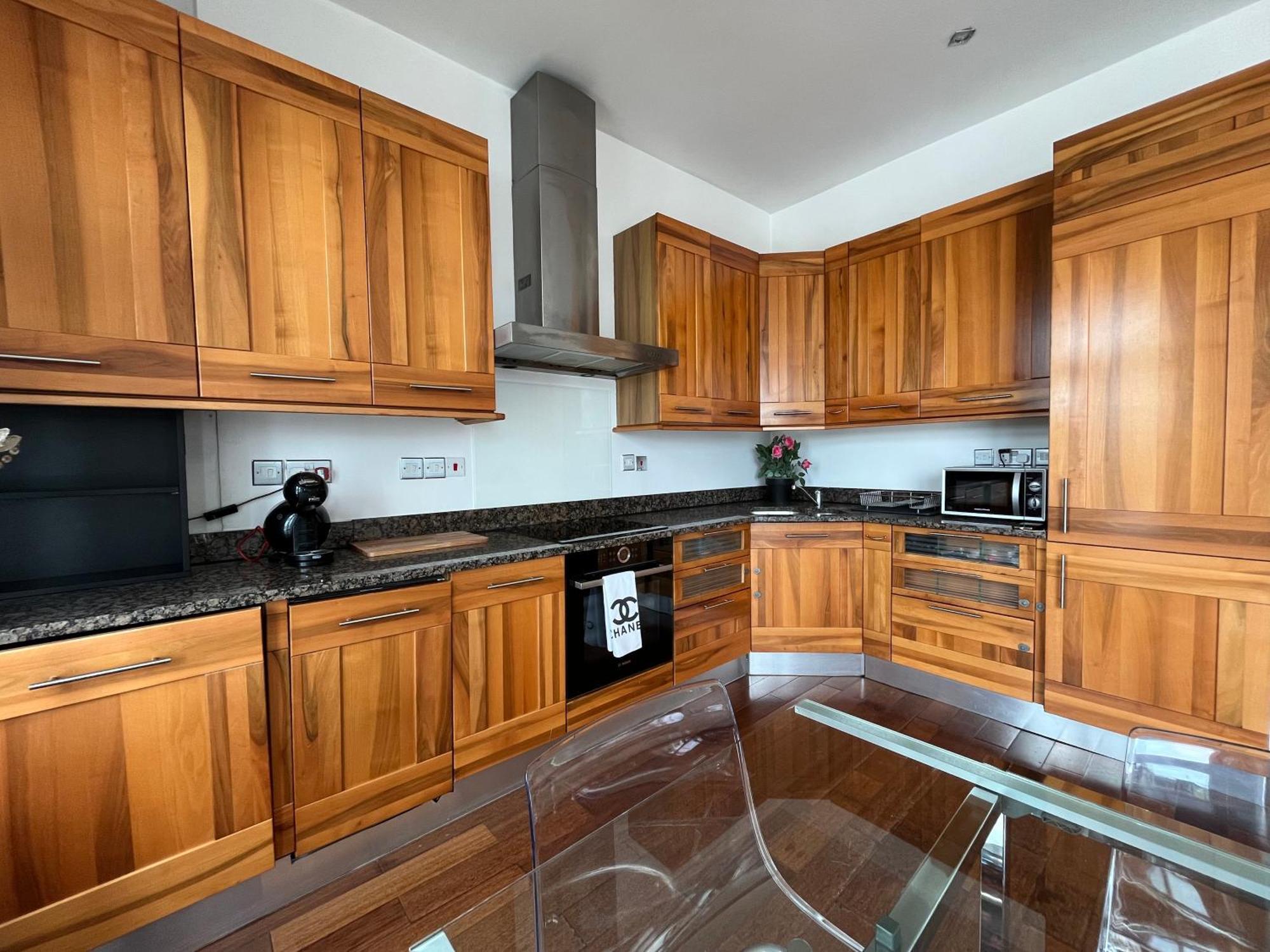 Luxury 2 Double Bedroom Flat - Kensington Лондон Екстериор снимка