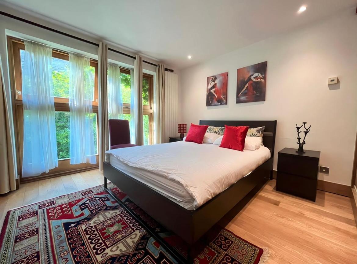 Luxury 2 Double Bedroom Flat - Kensington Лондон Екстериор снимка